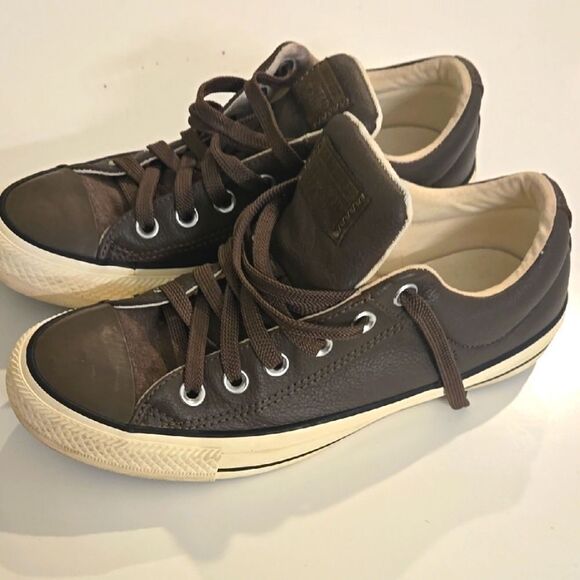 Brown Leather Chuck Taylor Mens Size 6 Low-Top Sneakers with Canvas Texture - Picture 1 of 7